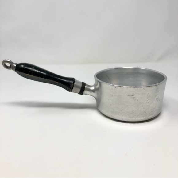 WEAR-EVER Aluminum Sauce Pan Pot #1040 1/2 Made In Canada Wooden Handle No Lid - Picture 3 of 10